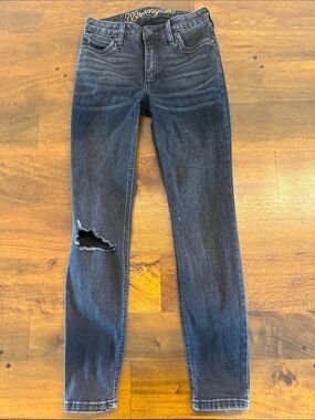 Wrangler high rise Women's Black Skinny Jeans with Distressed Knee